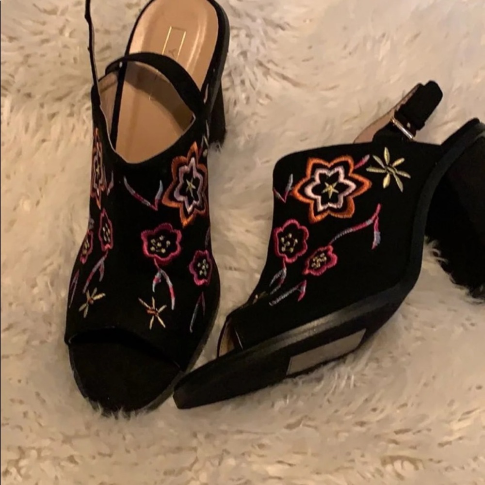 NWOT floral design chunky heel mule
